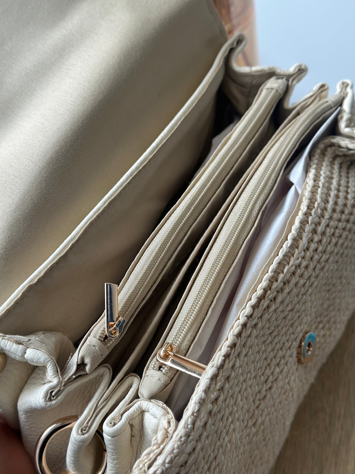 Petit sac en osier détails dorés