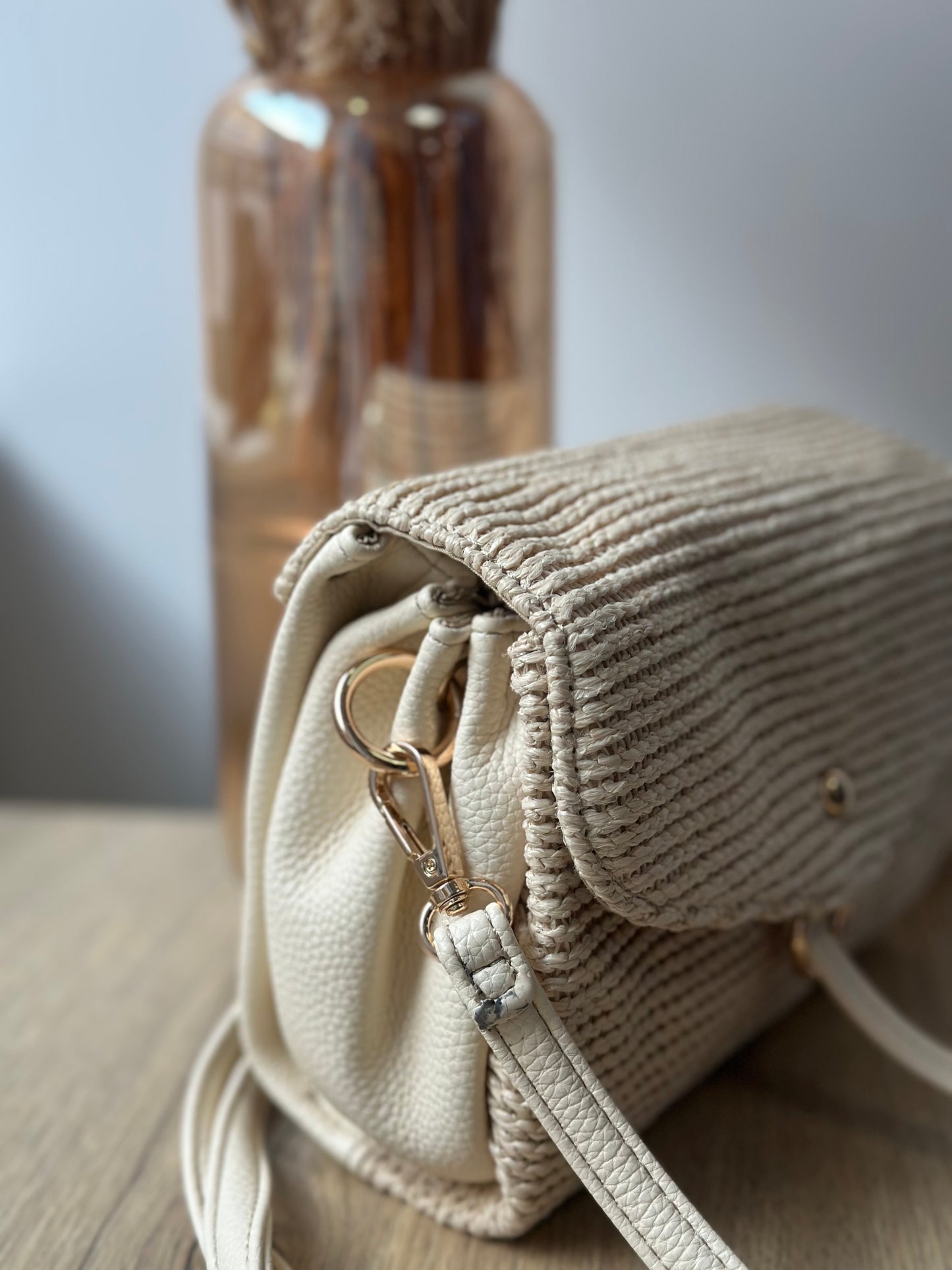 Petit sac en osier détails dorés