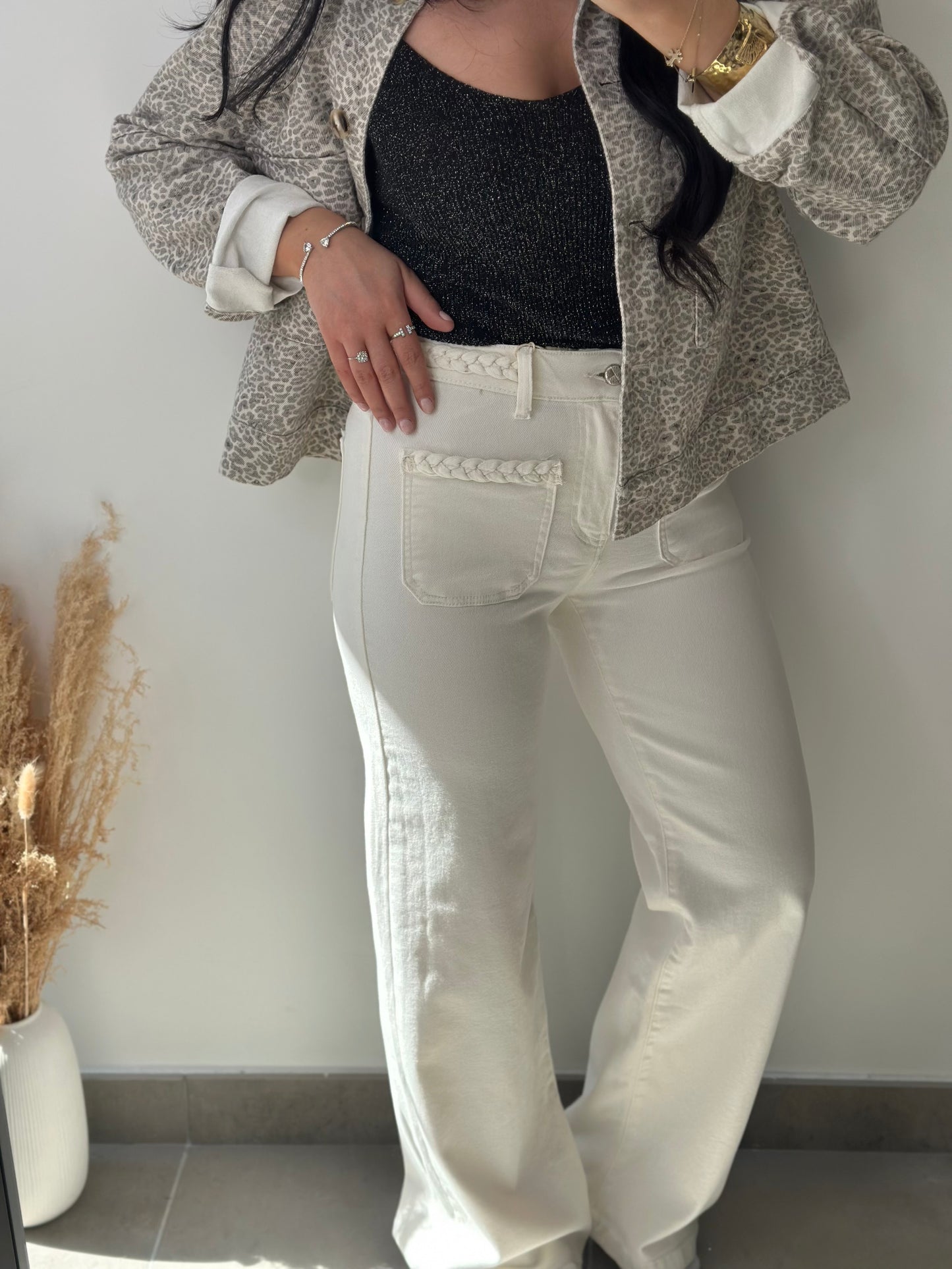 Jean couleur crème à détails tressés