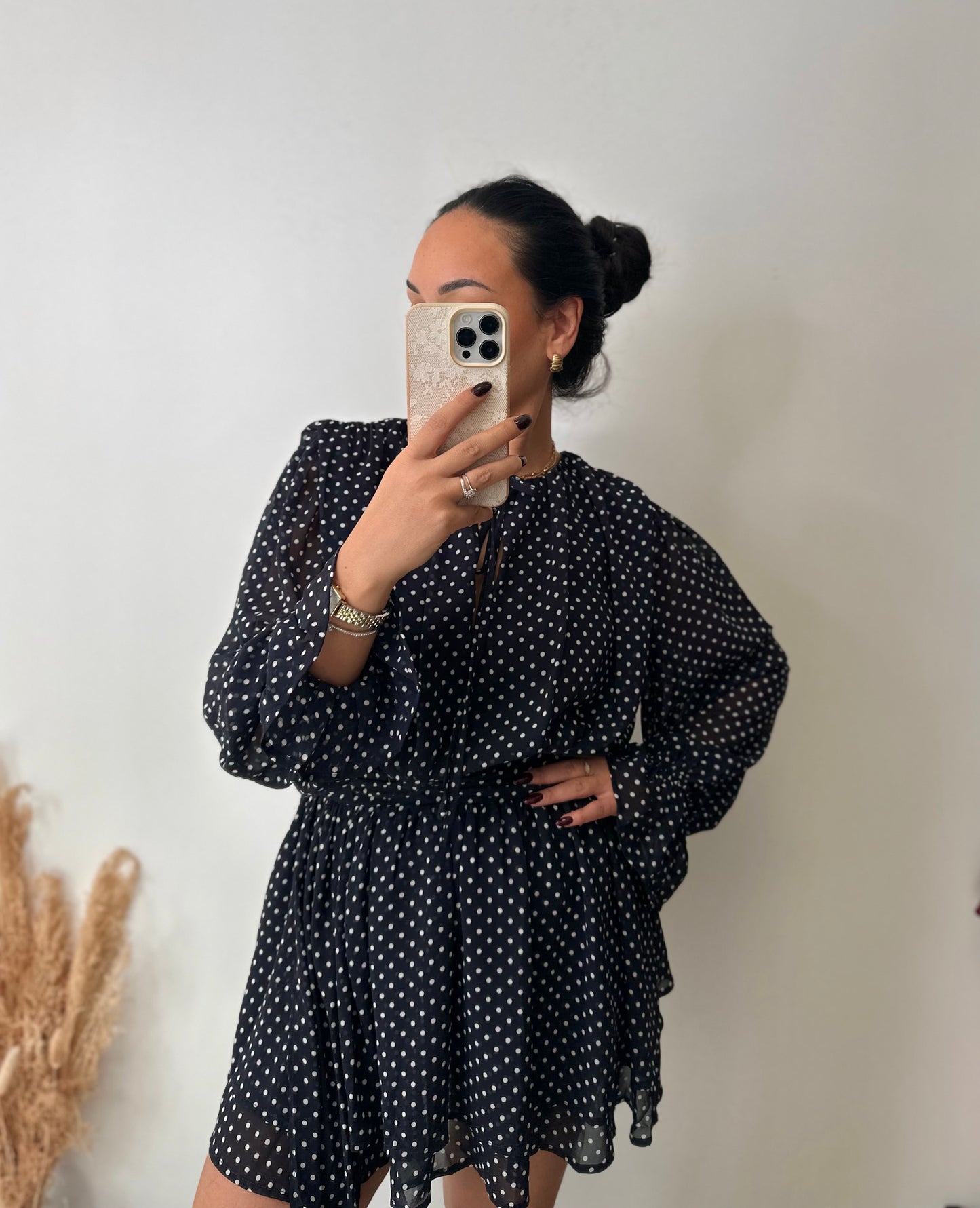Robe marine à pois et volants