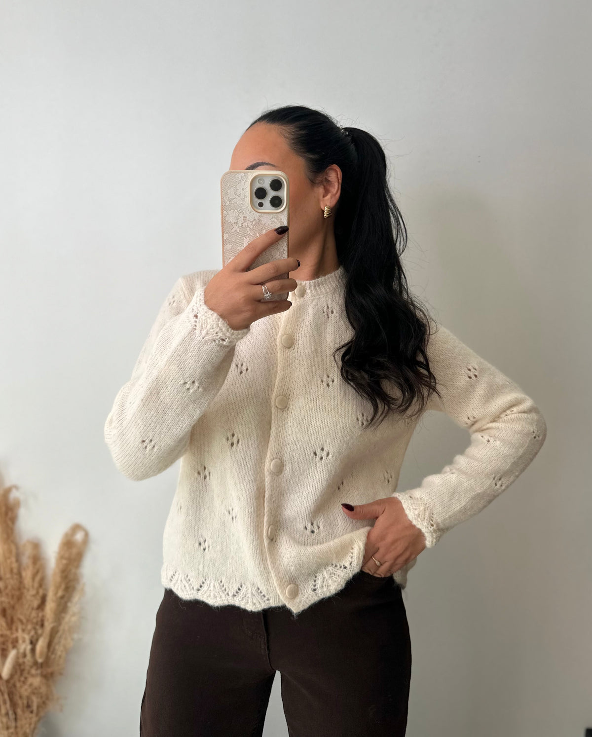 Gilet crème à détails ajourés doux