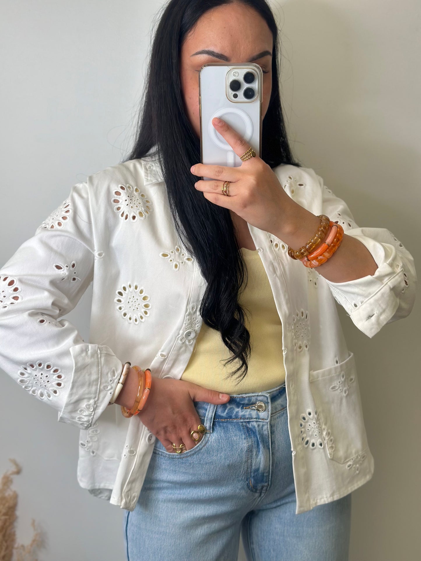 Veste en jean souple blanche à fleurs ajourées
