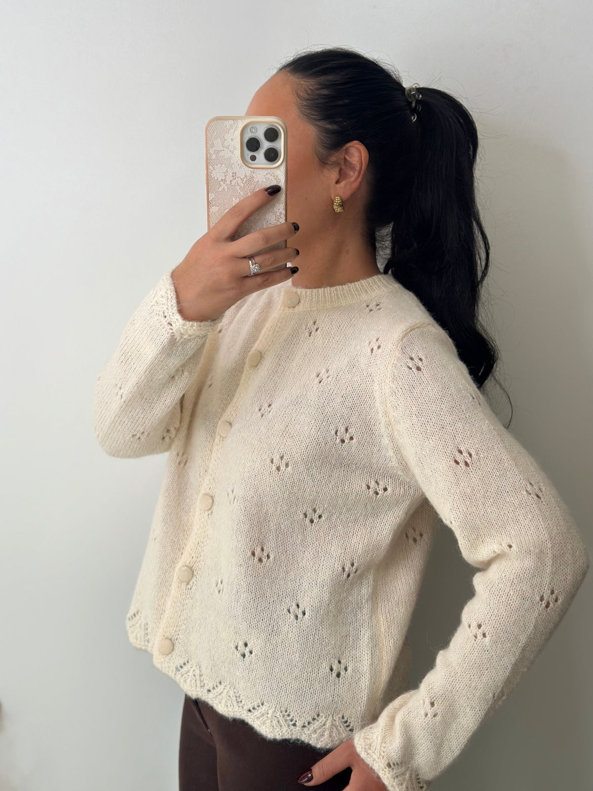 Gilet crème à détails ajourés doux