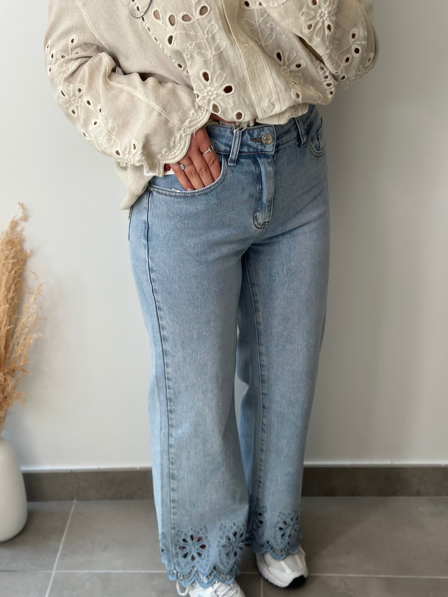 Jean clair ajouré sur le bas