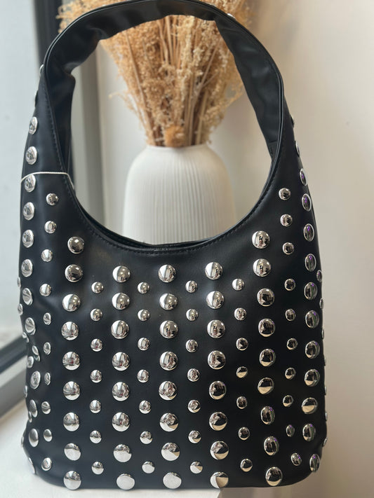 Sac noir à clous argentés