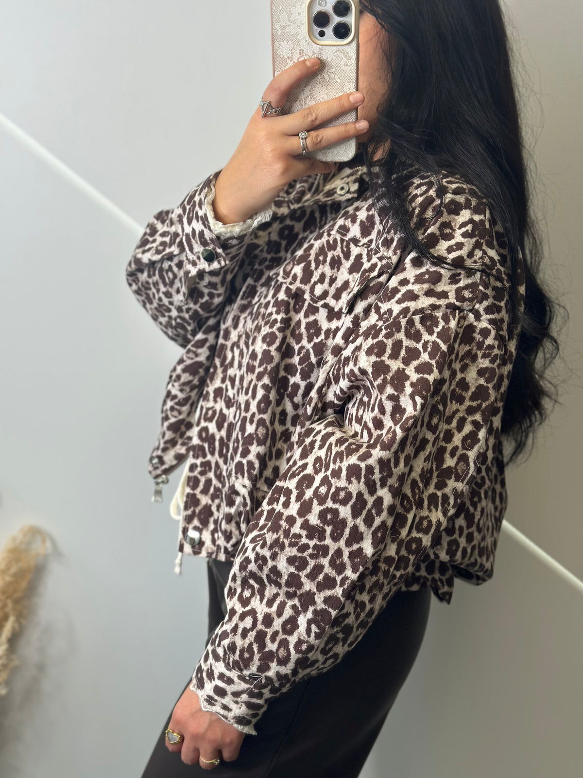 Veste courte oversize à imprimé léopard marron et beige