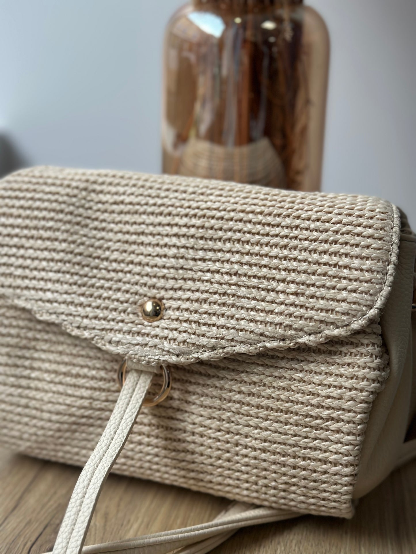 Petit sac en osier détails dorés