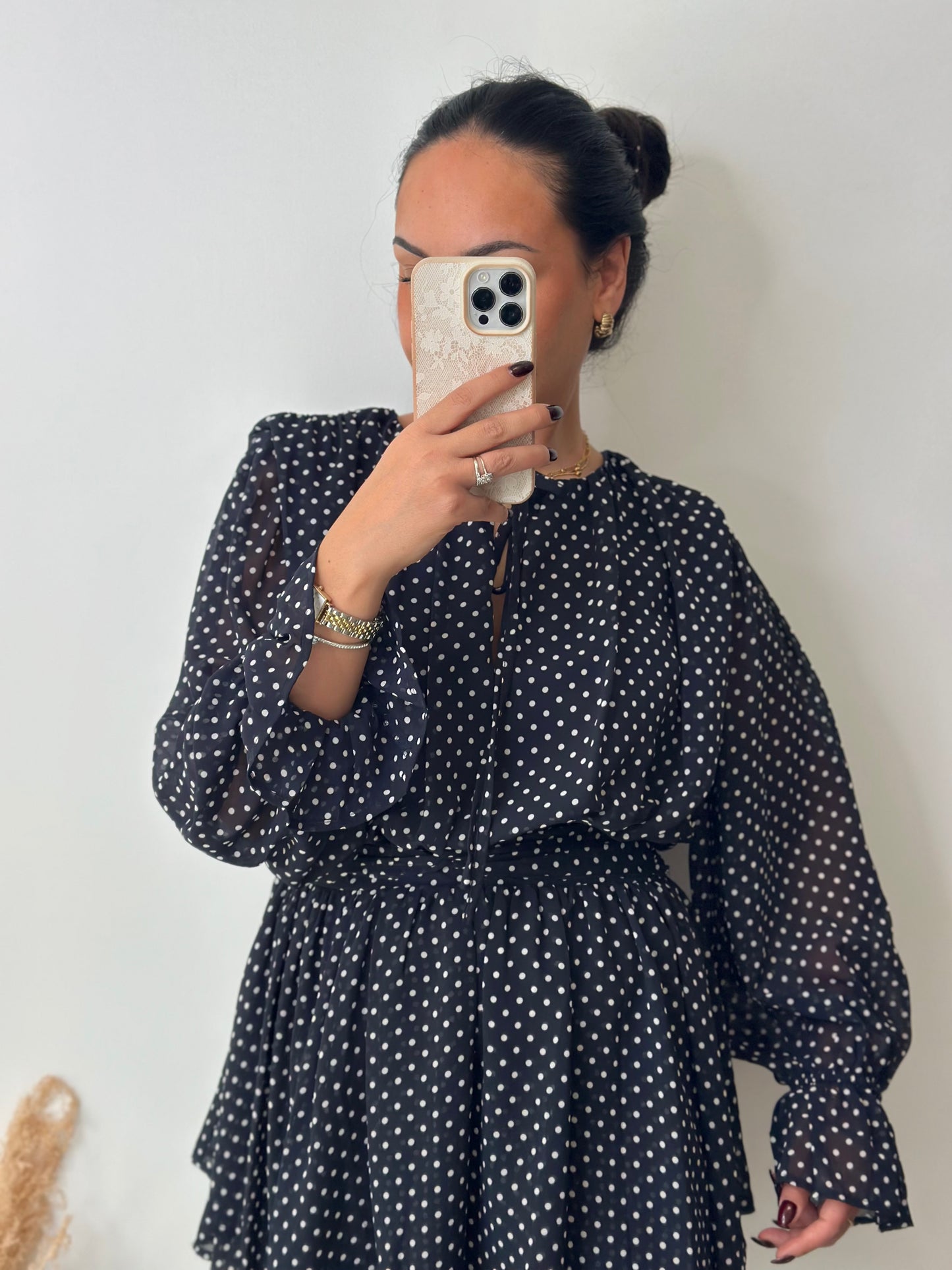 Robe marine à pois et volants