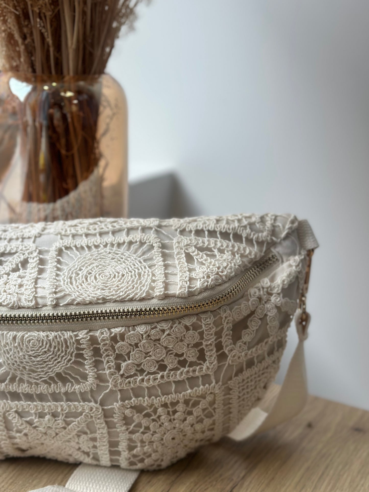 Banane brodée beige