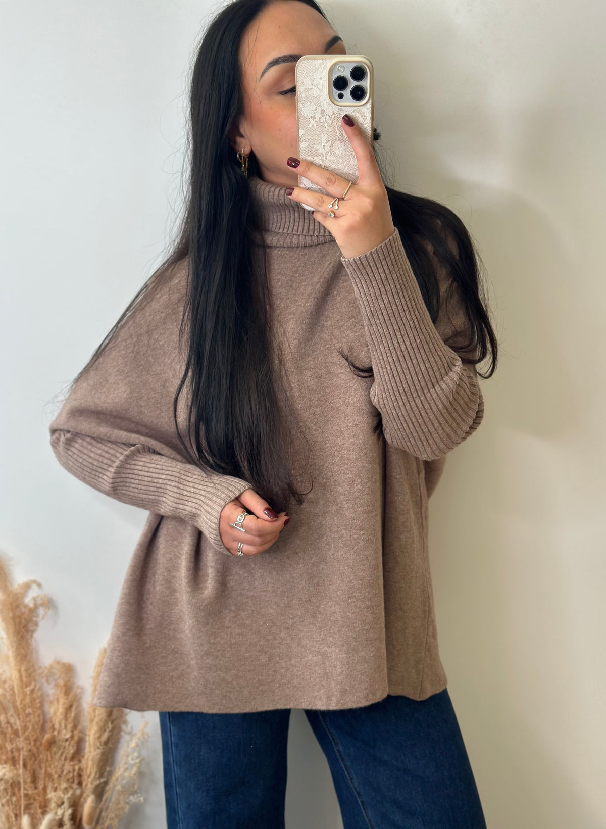 Pull col roulé en viscose mi long couleur taupe manches chauve-souris