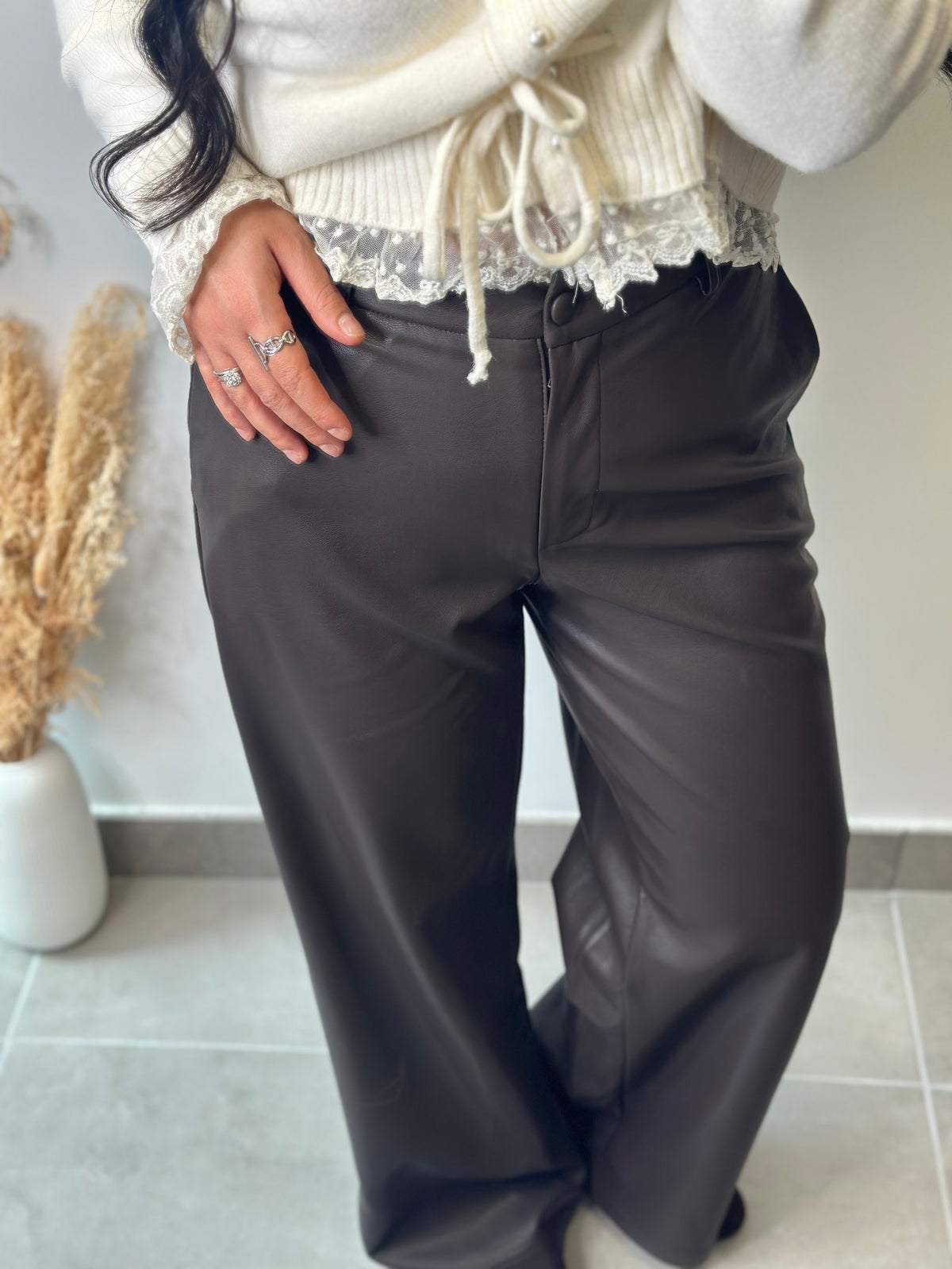 Pantalon taille haute large en simili-cuir chocolat