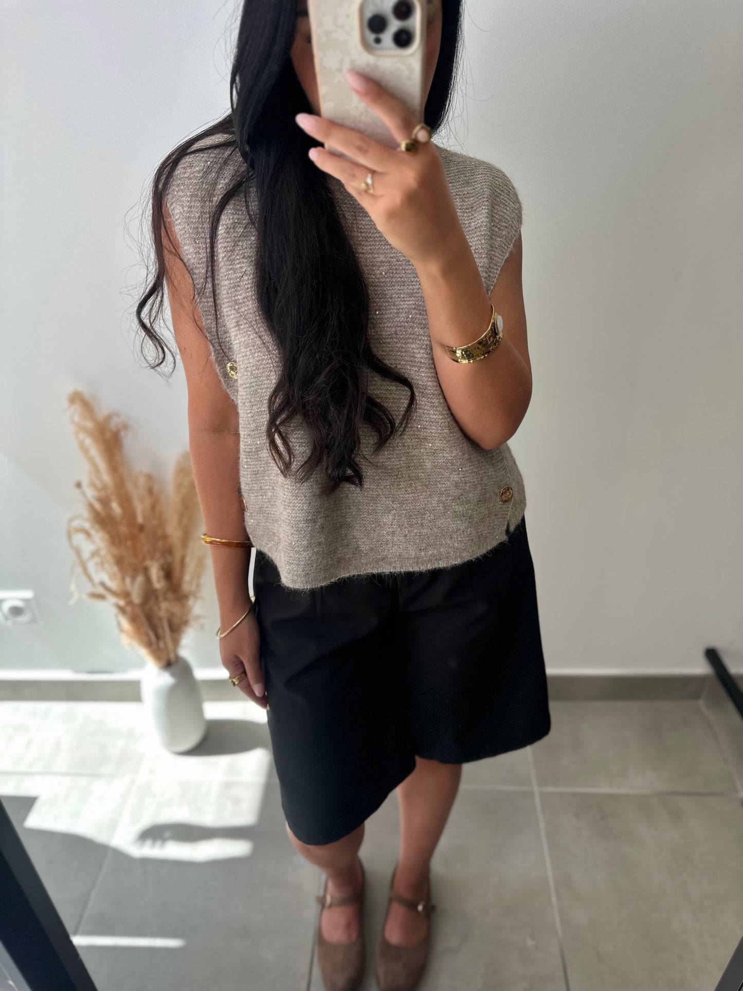 Pull sans manches boutons dorées et sequins