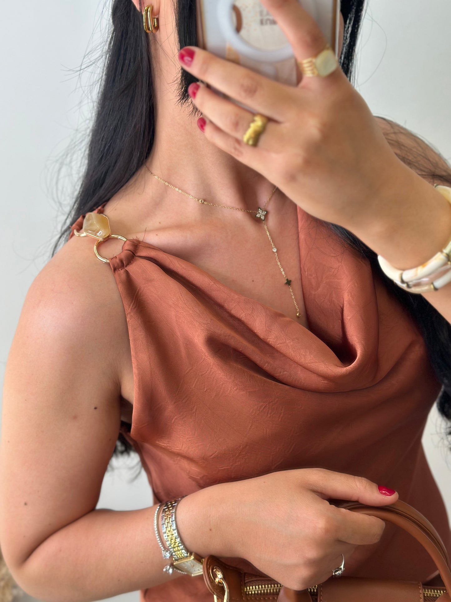 Robe longue satinée à perles terracotta