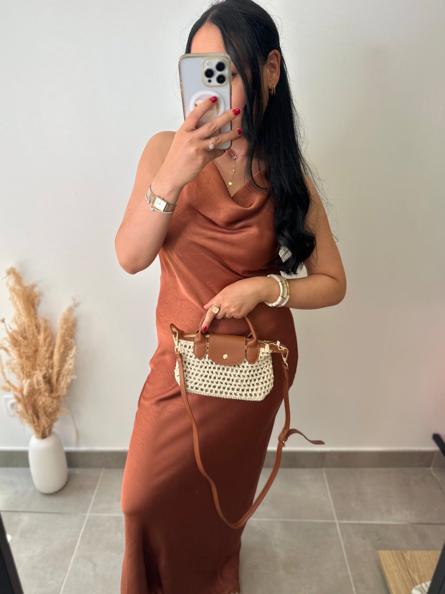 Robe longue satinée à perles terracotta