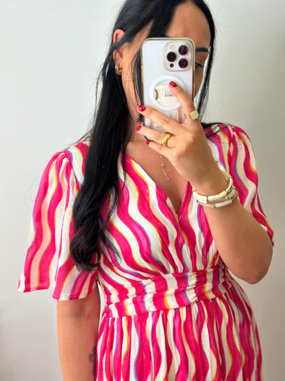 Robe fluide rose fuschia et violette à motifs