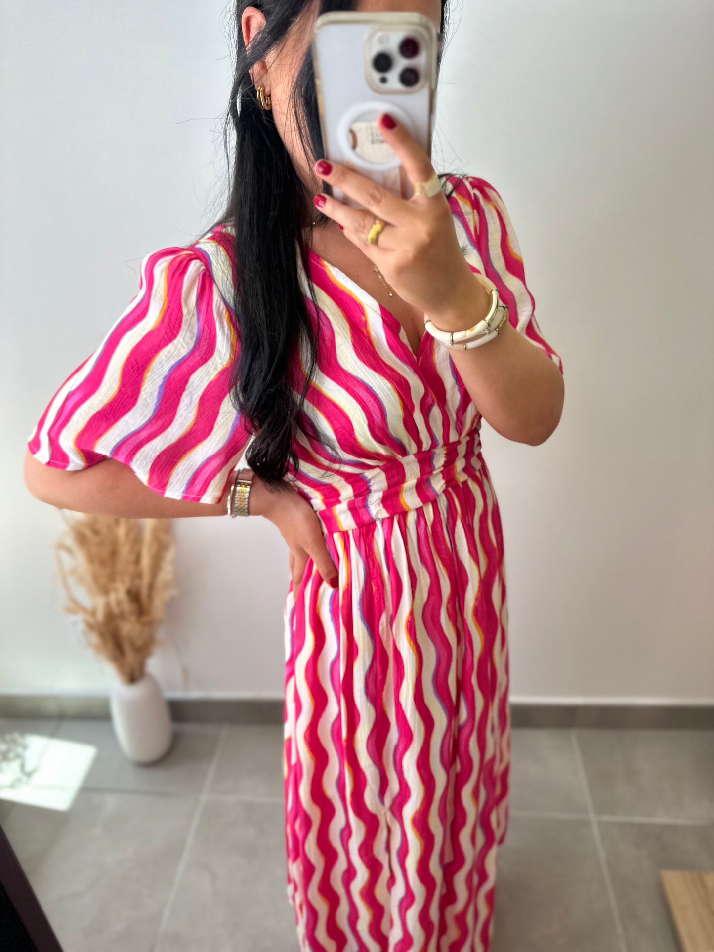 Robe fluide rose fuschia et violette à motifs