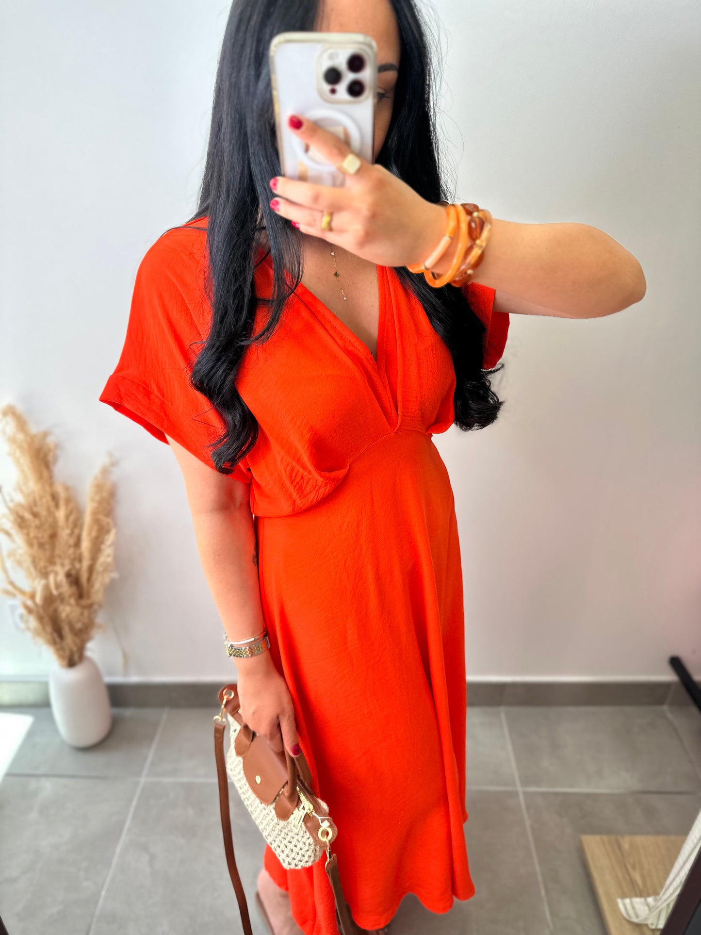 Robe orange asymétrique sur le bas